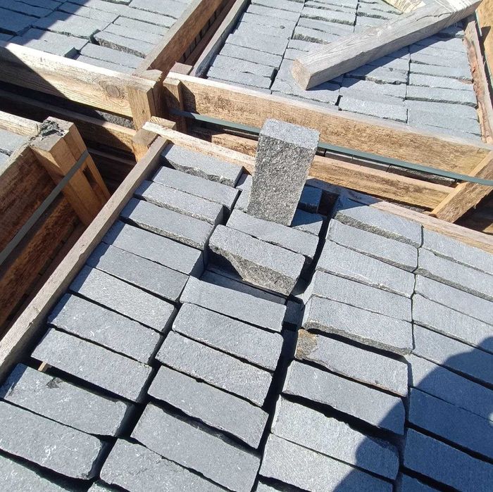 Бруківка пилено-колота габбро 20х10х5