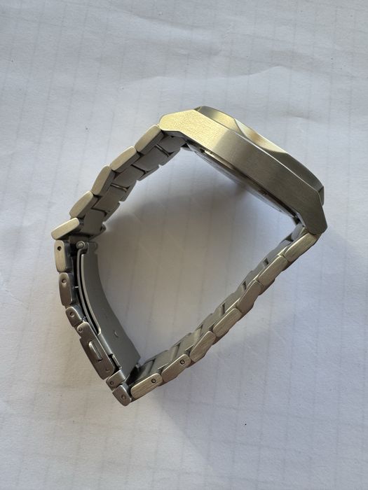 Часи Armani Exchange