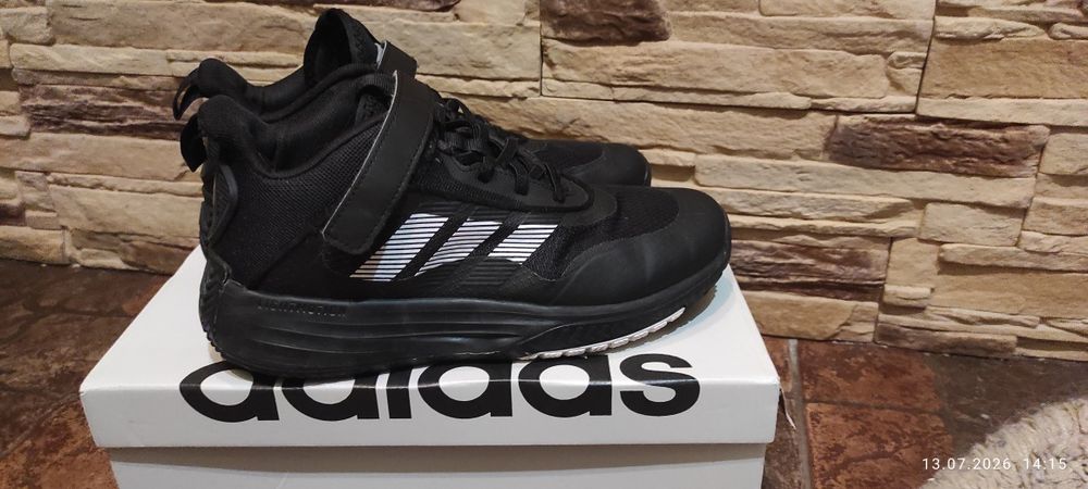 Высокие кроссовки Adidas  25,5 см
