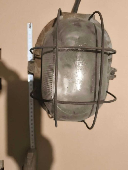 Stara lampa warsztatowa PRL