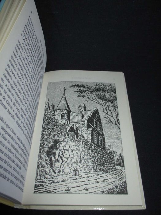 Livro Oliver Twist Charles Dickens