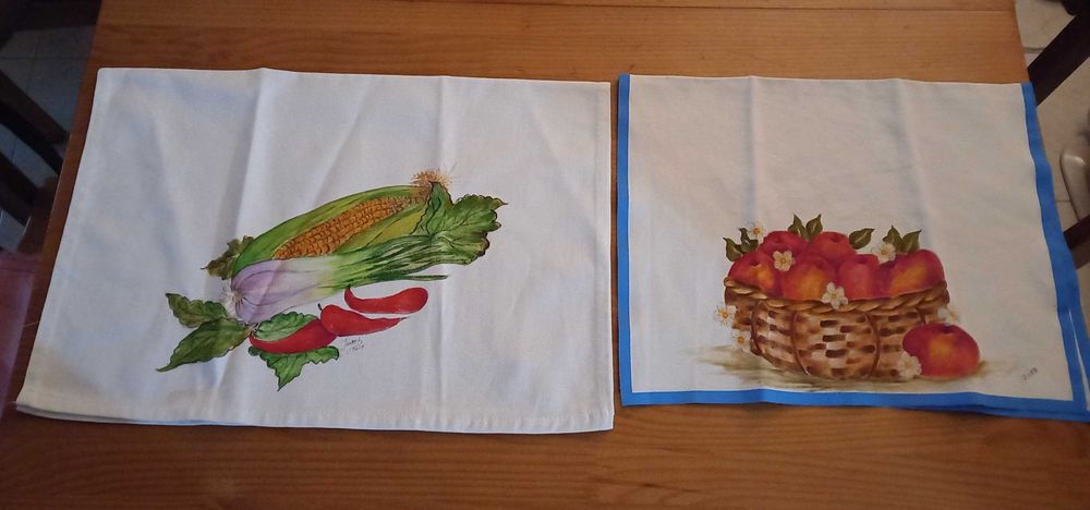 Panos de cozinha pintados à mão no tecido