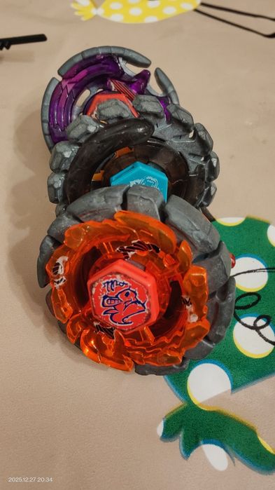 Beyblade, pião e lançador  primeira geração
