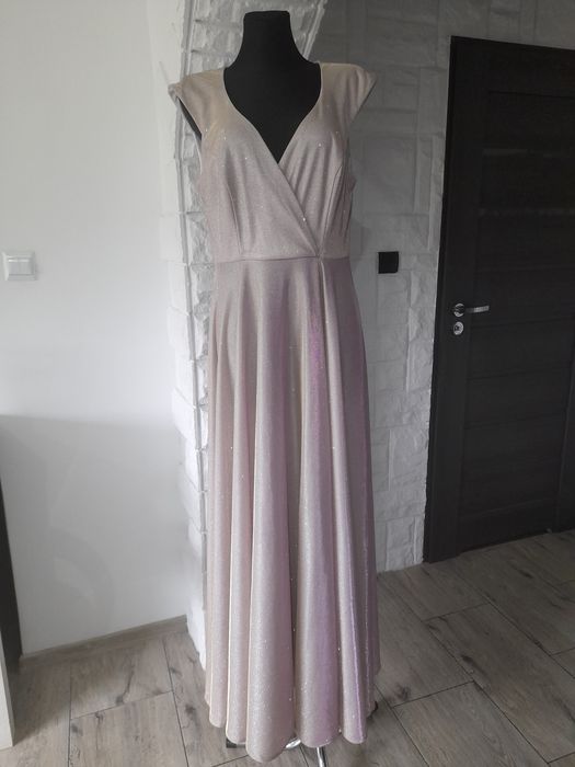 Sukienka mieniącą się brokatowa