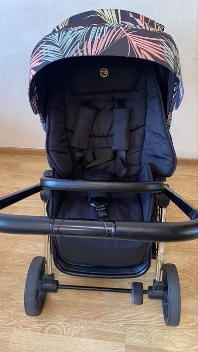 Дитяча коляска .