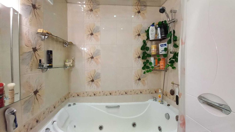 Продаж 2-К кв, вул. Соборності 3