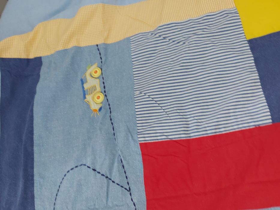 Colcha, protecção e cortinado, decoração  quarto de bebé