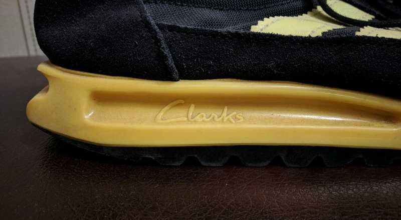 Стильные салатово-чёрные кеды Clarks с твердой подошвой, 43 размер.