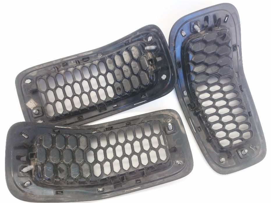 Решетка радиатора Jeep Cherokee 2 шт. темная, б/у оригинал. 68303626AA