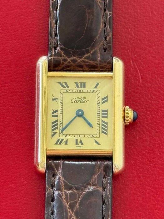Cartier Tank com caixa e documentos