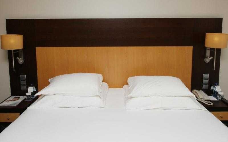 Cabeceira de cama em madeira com iluminação incluída