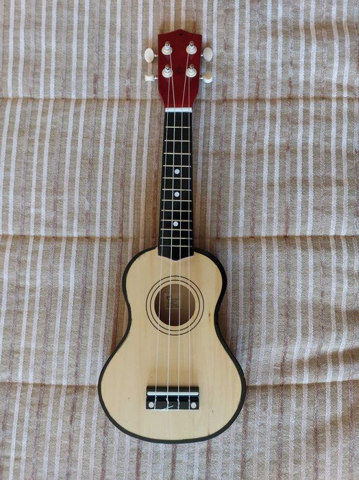 Vendo Ukulele infantil em madeira