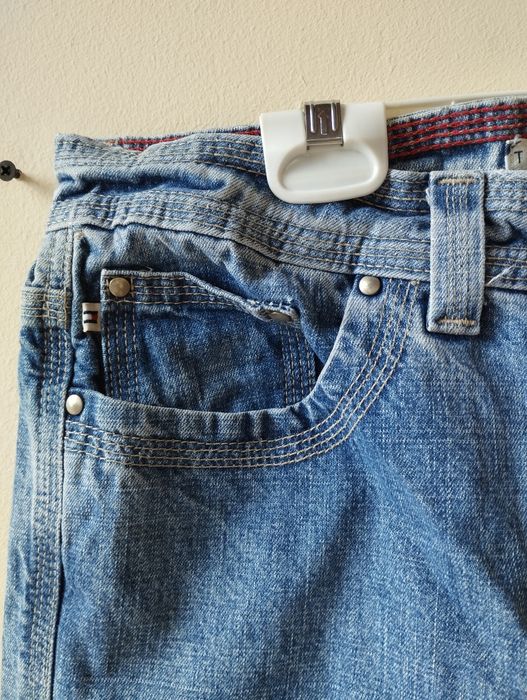 джинси бренду Tommy Hilfiger