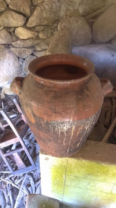 Talha antiga  de barro