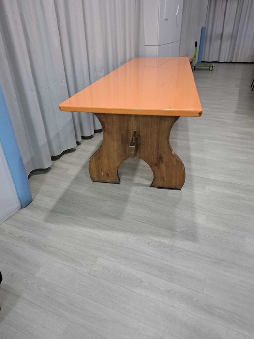 Mesas em madeira rústicas