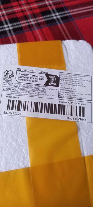 Защитные стёкла (цена за все 3 шт) на iphon 15 (2шт), iphon 12 (1шт).