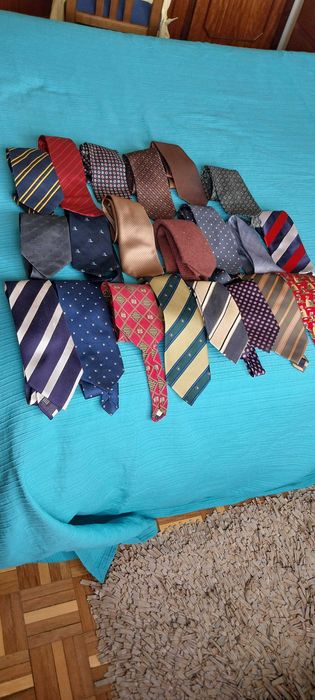 20 gravatas de vários padrões