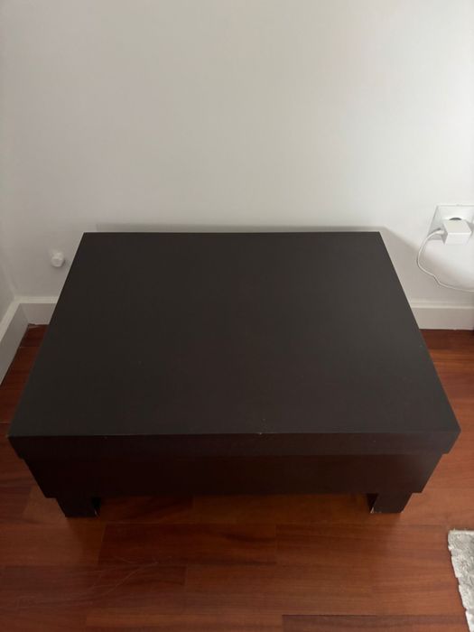 Mesa de cabeceira castanha