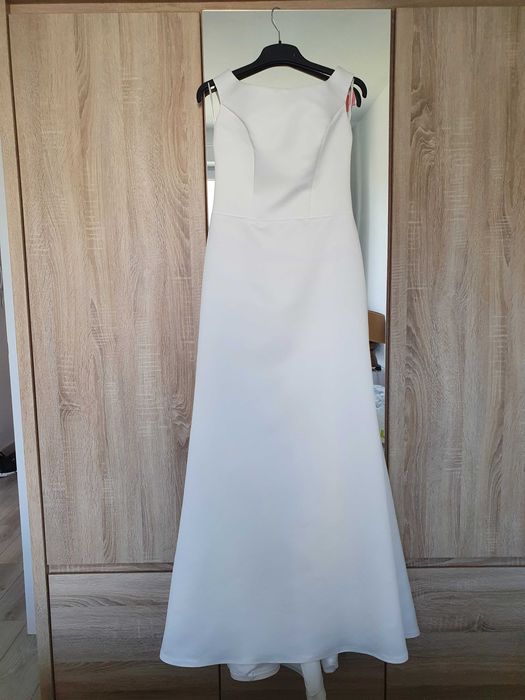 Suknia śluba o prostym kroju