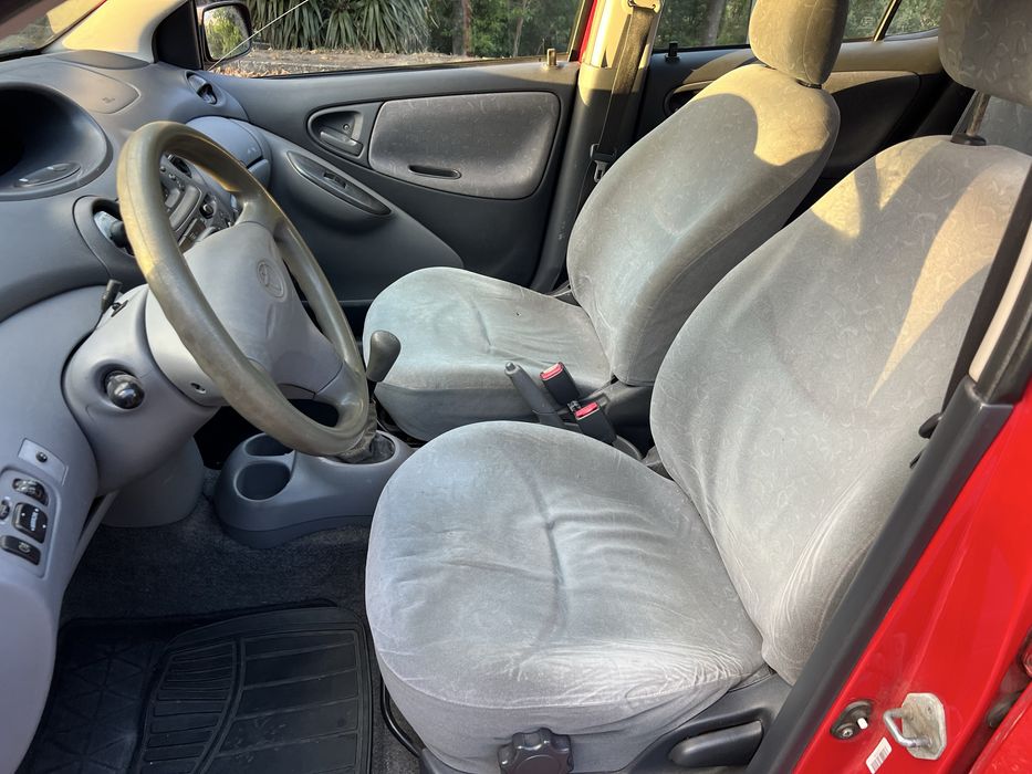 Toyota Yaris 1.0 VVT-i — Março de 2001