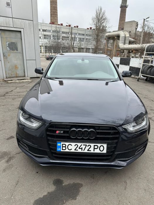 Продам Audi A4 b8 2014