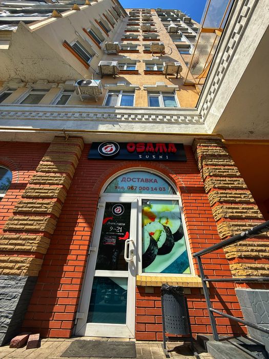 Центр міста! Комерційне приміщення з ремонтом! Перший поверх, фасад