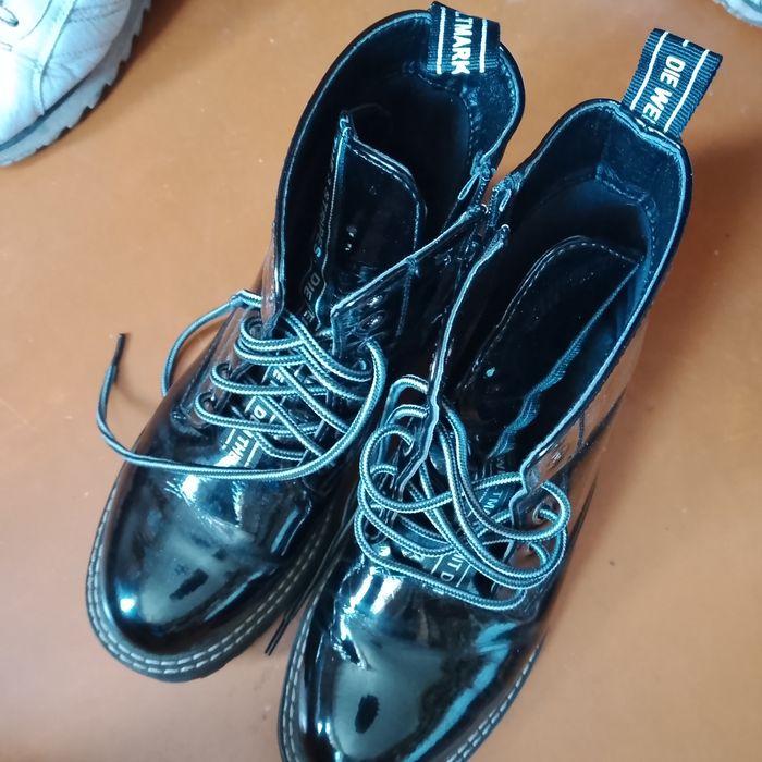 Продам женские ботинки . 36 размер .