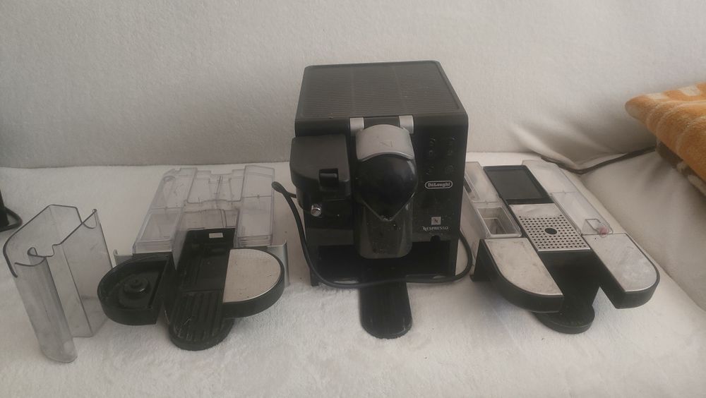 Dwa ekspresy DeLonghi nespresso i inny