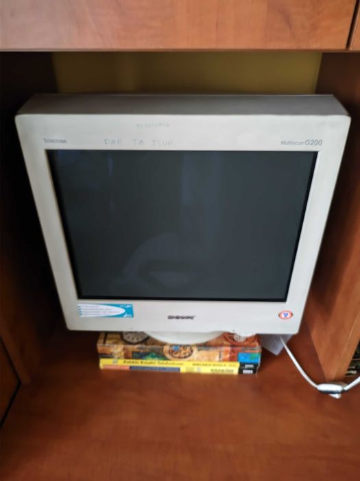 Płaski monitor crt 17