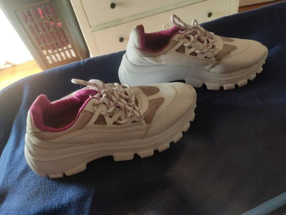 Calçados usados em bom estado