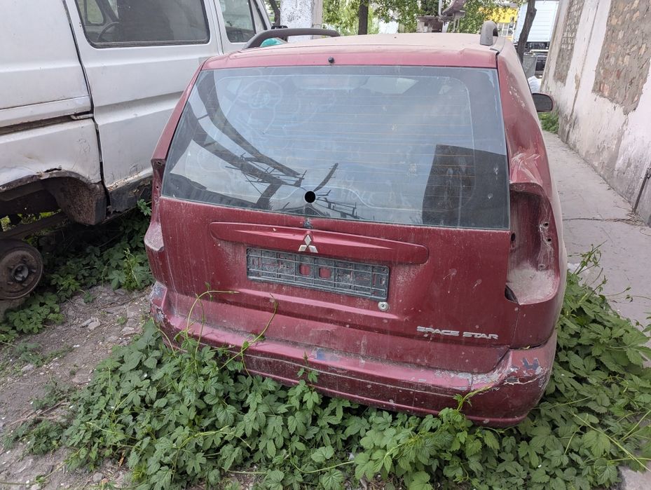 Mitsubishi space star на деталі