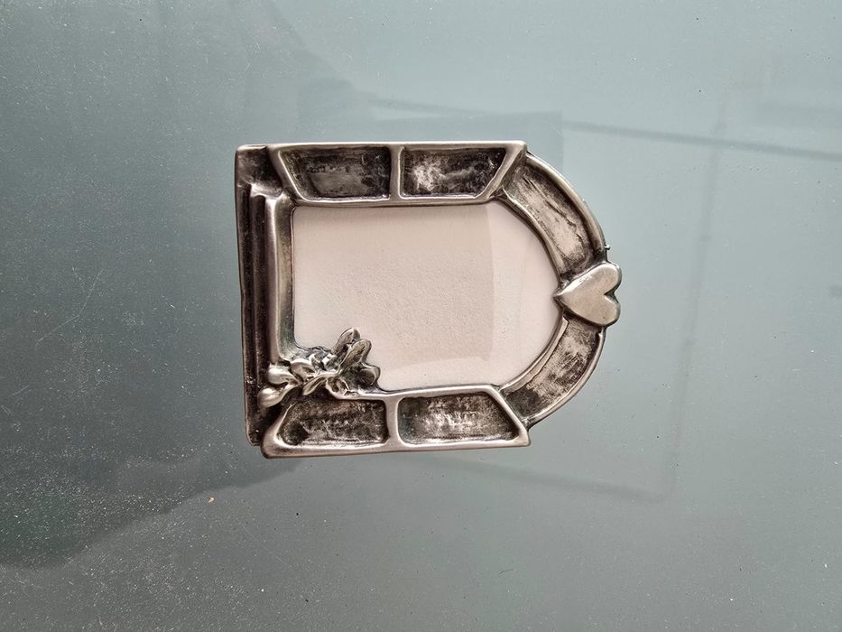 Vintage Metal Frame64751234118147121