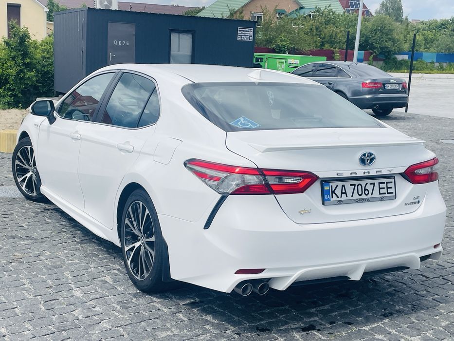 Toyota Camry 70 (гібрід) 2018 рік