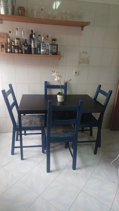 Mesa com 4 cadeiras
