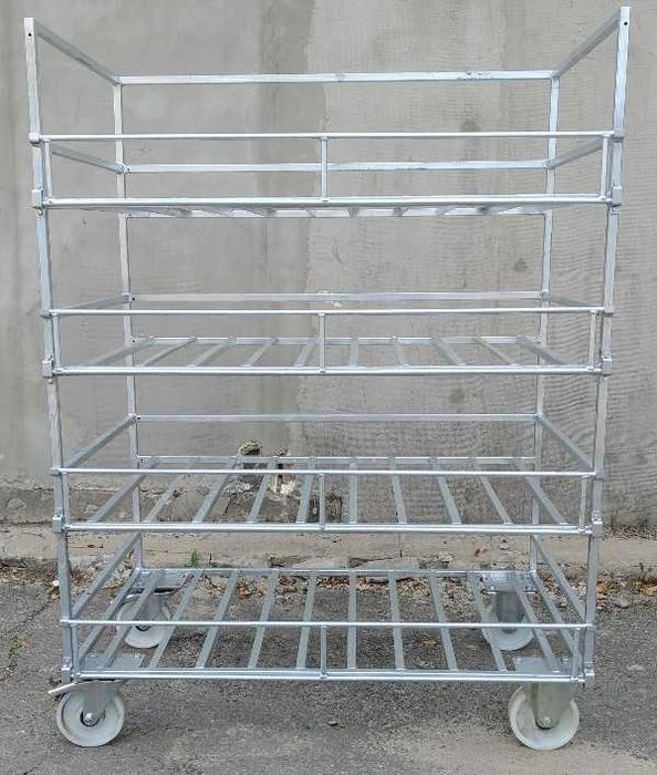 Wózek z kółkami do magazynowania i transportu butli turystycznych