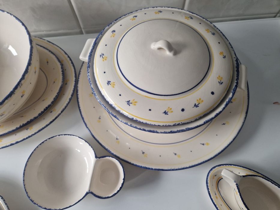 Serviço de jantar pintado à mão