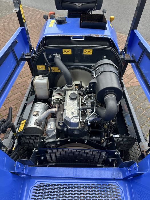 Traktorek, kosiarka ISEKI SFH 240, 4x4, górny wysyp