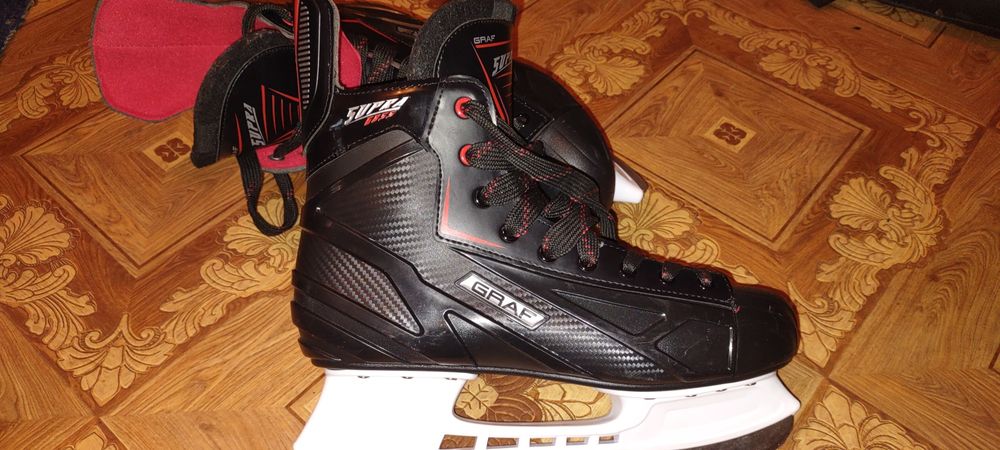 Продам хоккейные коньки Graf