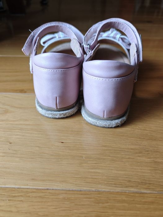 Sandałki dziewczęce różowe. R. 33