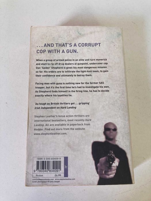 Livro - Soft Target (A Dan Shepherd Mystery) (portes incluidos)64553063641986122