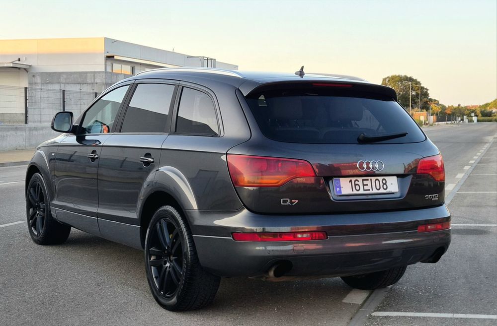 AUDI Q7 3.0 TDI V6 240 CV 7 lugares