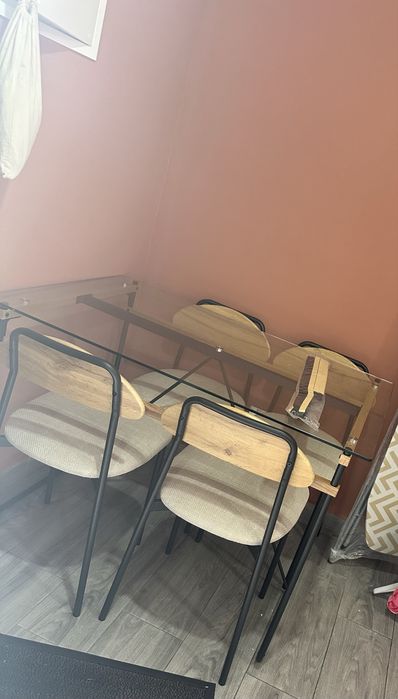 Mesa +4cadeitas