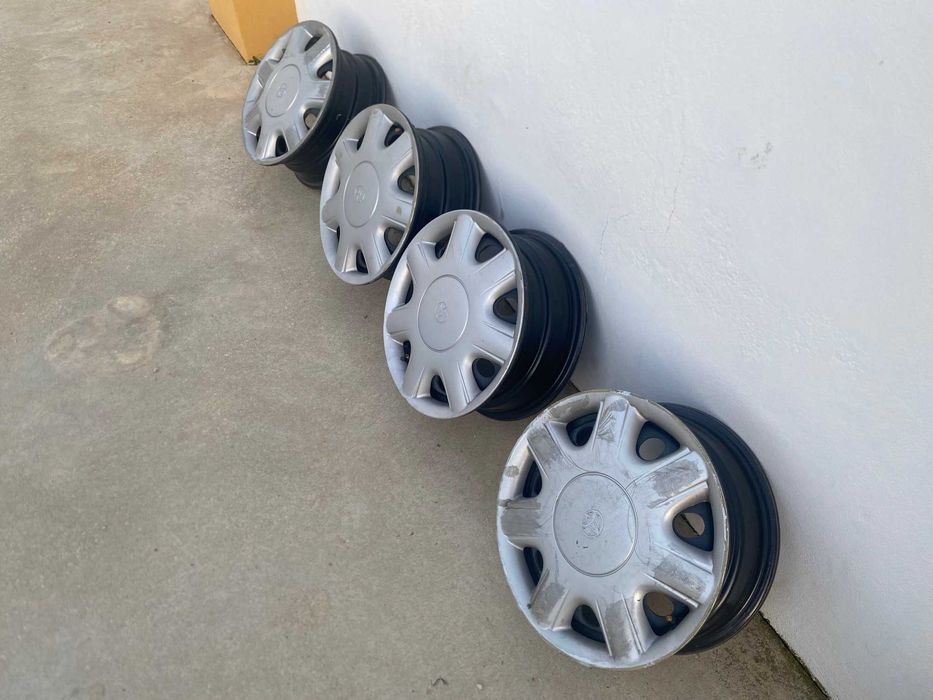 Jantes de aço com tampões Toyota Corolla