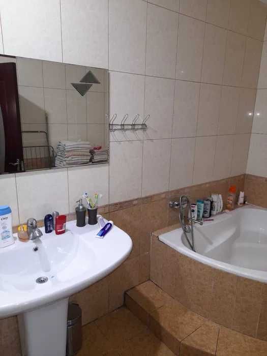 Продається будинок, що складається з 2 окремих квартир