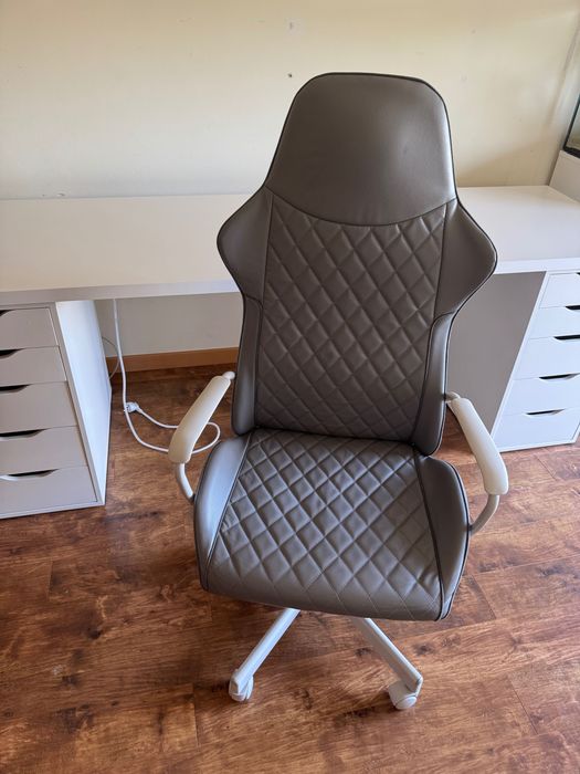 Secretaria com cadeira Gaming