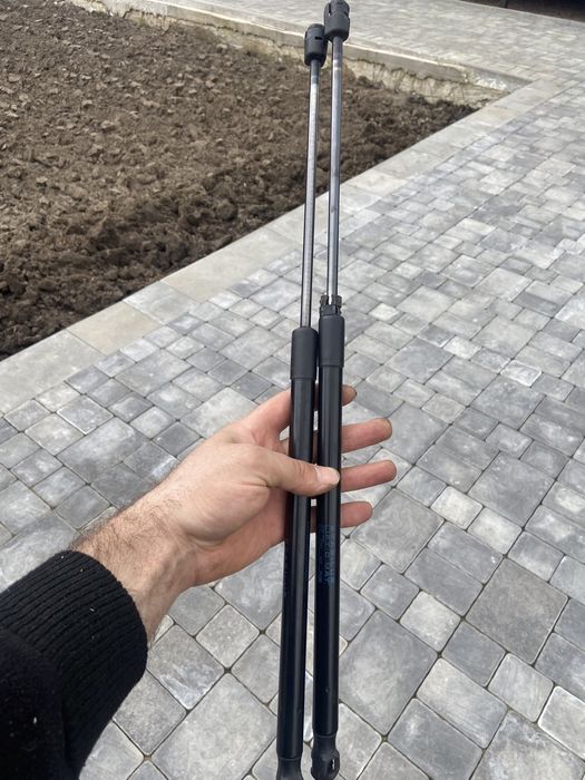 Амортизатор скла w447