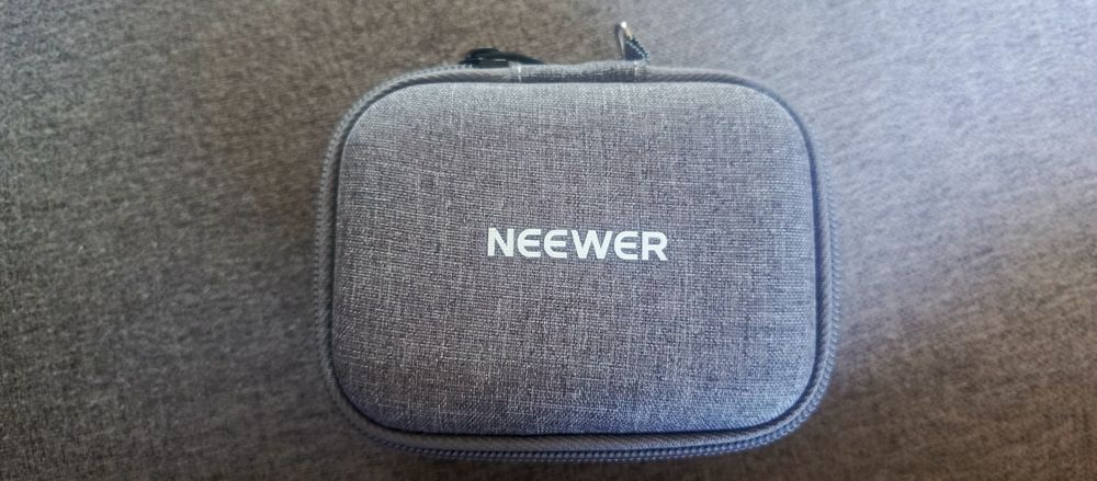 obiektyw szerokokątny NEEWER LS-72 (3. generacji) o ogniskowej 18 mm,