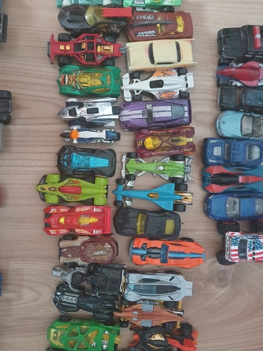 Hot wheels samochód,rysorak,karty,magazyn,zestaw 36aut