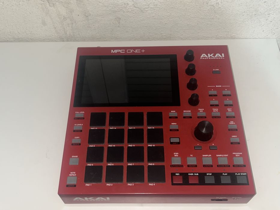 Akai MPC one+, Akai MPK mini (nao incluido)
