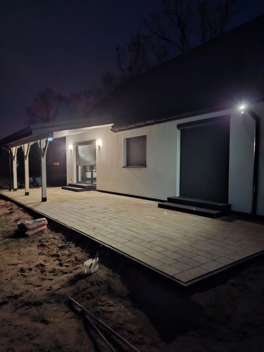 Kostka brukowa, roboty ziemne, instalacje sanitarne